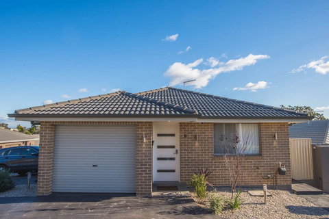 PEACEFUL 2Kingbed RootyHill Townhouse Near Station - Kingaroy Accommodation 2