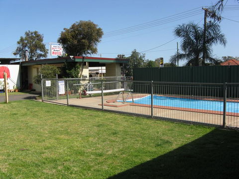 Peak Hill Golden Peak Budget Motel - Kingaroy Accommodation 2
