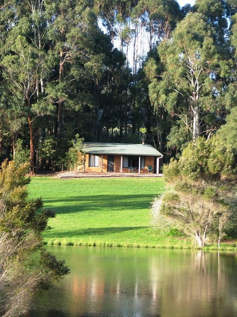 Pemberton Lake View Chalets - Kingaroy Accommodation 3