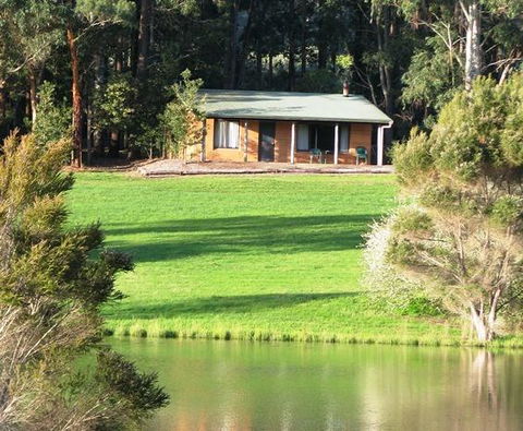 Pemberton Lake View Chalets - Kingaroy Accommodation 2