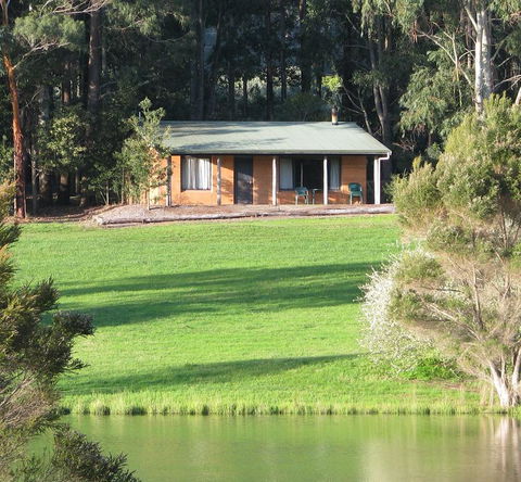 Pemberton Lake View Chalets - Kingaroy Accommodation 0