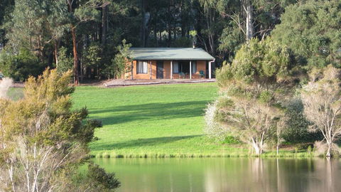 Pemberton Lake View Chalets - Kingaroy Accommodation 1