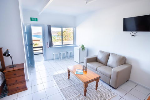 Penneshaw Beach Stay - Kingaroy Accommodation 0