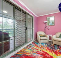 Pet Friendly Home - Pool  Parking - Tennis Court - Kingaroy Accommodation