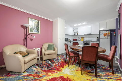 Pet Friendly Home - Pool & Parking - Tennis Court - Kingaroy Accommodation 2