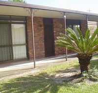 Pet friendly lowset home with room for a boat Wattle Ave Bongaree - Kingaroy Accommodation