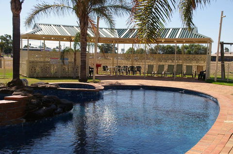 Pines Country Club Motor Inn - Kingaroy Accommodation 2