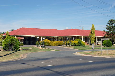 Pines Country Club Motor Inn - Kingaroy Accommodation 1