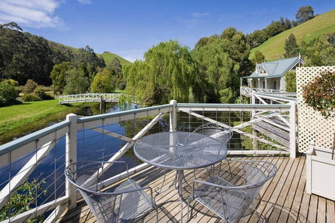 PLUM TREE STUDIO - Couples Lakeside Spa Retreat - Kingaroy Accommodation 1