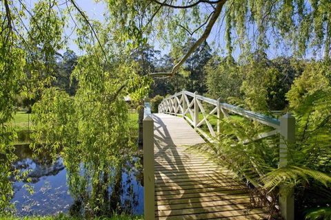 PLUM TREE STUDIO - Couples Lakeside Spa Retreat - Kingaroy Accommodation 2