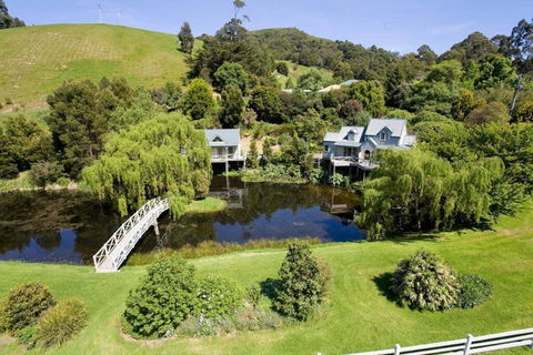 PLUM TREE STUDIO - Couples Lakeside Spa Retreat - Kingaroy Accommodation 3