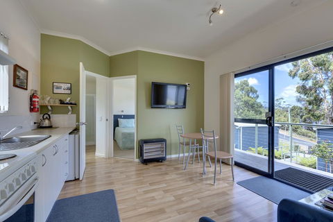 Port Huon Cottages - Kingaroy Accommodation 2