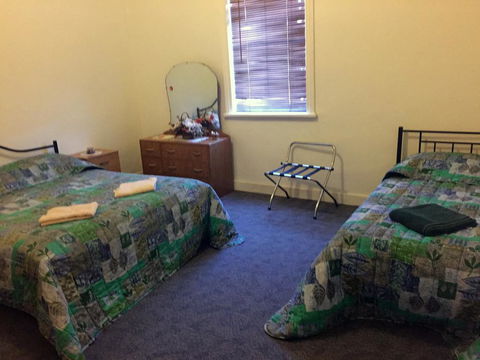 Port Wakefield Cottages - Kingaroy Accommodation 1