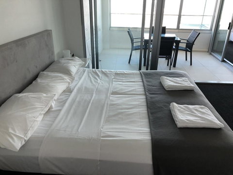 Q1 1 Bedroom Apartment On 30th Floor - Kingaroy Accommodation 3