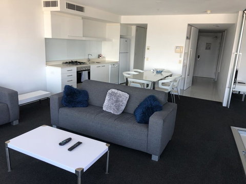 Q1 1 Bedroom Apartment On 30th Floor - Kingaroy Accommodation 1