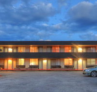 Queenstown Motor Lodge - Kingaroy Accommodation