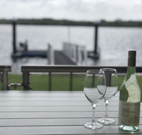 Quiet River Front Escape Walk to Ocean Street  Shops - Kingaroy Accommodation