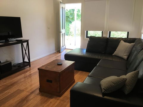 Rail Trail Cottage - Kingaroy Accommodation 1