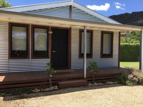 Rail Trail Cottage - Kingaroy Accommodation 2