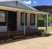 Rail Trail Cottage - Kingaroy Accommodation