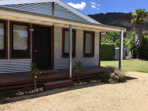Rail Trail Cottage - Kingaroy Accommodation 0
