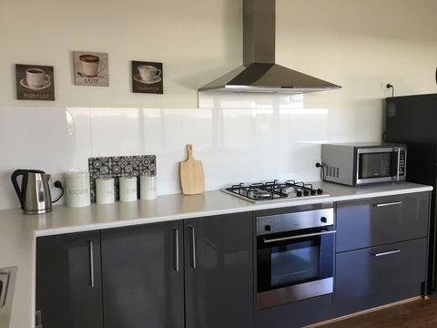 Rail Trail Cottage - Kingaroy Accommodation 3