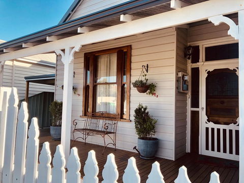 Railway Cottage - Kingaroy Accommodation 1
