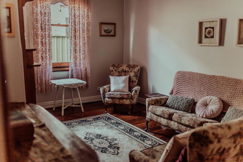 Railway Cottage - Kingaroy Accommodation 2