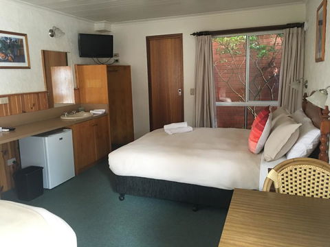 Railway Motel Myrtleford - Kingaroy Accommodation 1
