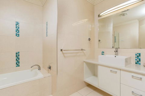 Rainbow Towers 2 - Rainbow Beach, High On The Hill, Panoramic Views, Wi-Fi - Kingaroy Accommodation 2