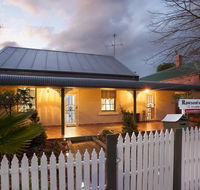 Rawson's Retreat - Five Bedroom Home - Walk CBD - Includes Breakfast - Kingaroy Accommodation