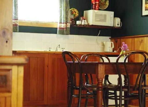 Red Brier Cottage Accommodation - Kingaroy Accommodation 2