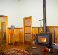 Red Tractor Retreat - Kingaroy Accommodation