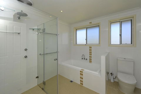 Reef Close, 1/2 - Kingaroy Accommodation 1