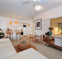 Retro Port Douglas Apartments - Kingaroy Accommodation
