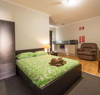 Rhodeside Lodge - Kingaroy Accommodation