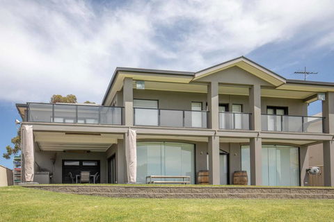 River Devine - Kingaroy Accommodation 0