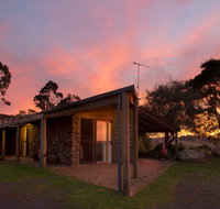 Rockbank Retreat - Kingaroy Accommodation