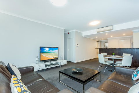 Rockingham Beachfront Apartment - Kingaroy Accommodation 3