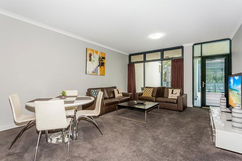 Rockingham Beachfront Apartment - Kingaroy Accommodation 2