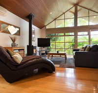 Romantic Treehouse Getaway - Kingaroy Accommodation