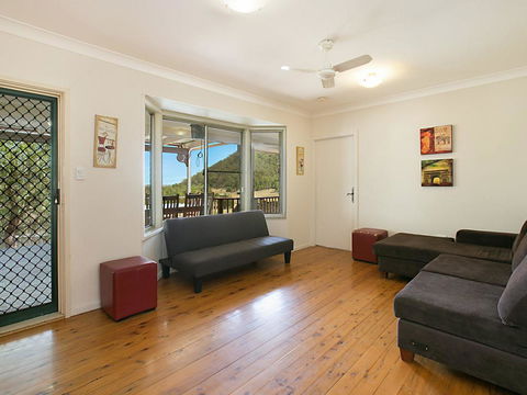 Rosa House In Broke, 4br House In Walking Distance To Cellar Doors - Kingaroy Accommodation 3