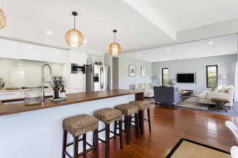 SAFETY BEACH ENTERTAINER - Kingaroy Accommodation 2