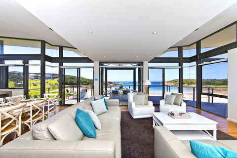Sails On The Beachfront - Exclusive Seaside Home - Kingaroy Accommodation 3