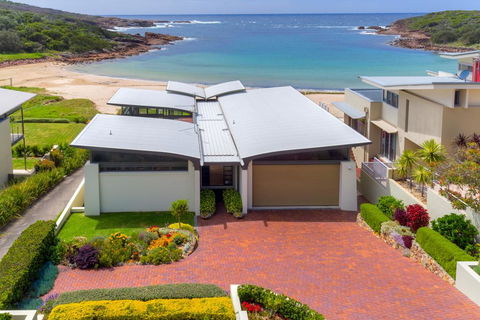 Sails On The Beachfront - Exclusive Seaside Home - Kingaroy Accommodation 0