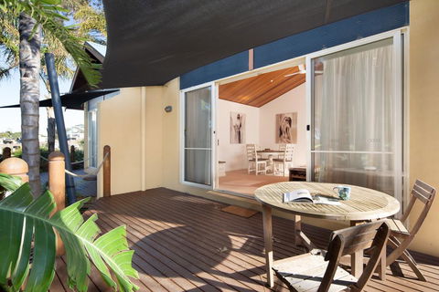 SAILS TWO - INVERLOCH - Kingaroy Accommodation 0