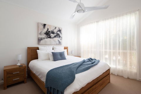 SAILS TWO - INVERLOCH - Kingaroy Accommodation 1