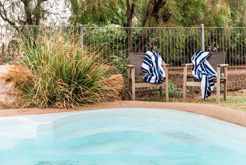 Saltbush Retreat - Kingaroy Accommodation 1