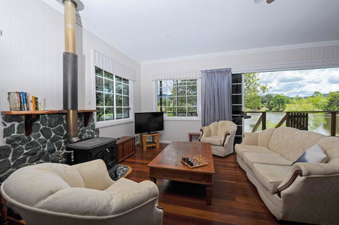 Samford Lakes - Kingaroy Accommodation 0