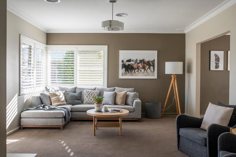 Sampson St, Large Stylish CBD Home, Sleeps 11 - Kingaroy Accommodation 0